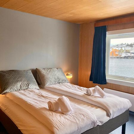 Notnes Midnattsol Guesthouse Skrova Екстериор снимка