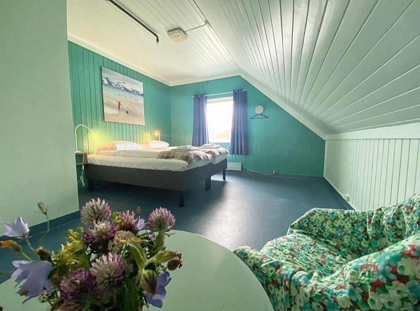 Notnes Midnattsol Guesthouse Skrova Екстериор снимка