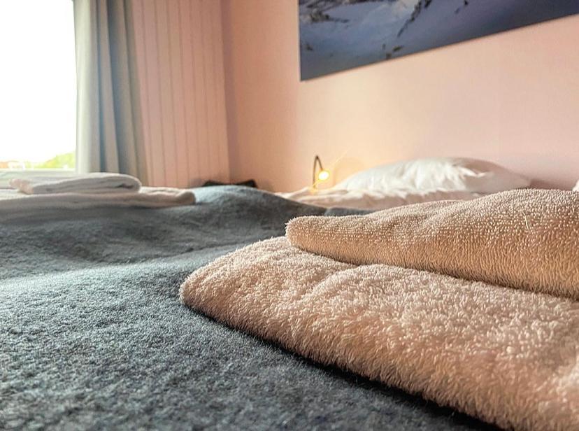 Notnes Midnattsol Guesthouse Skrova Екстериор снимка