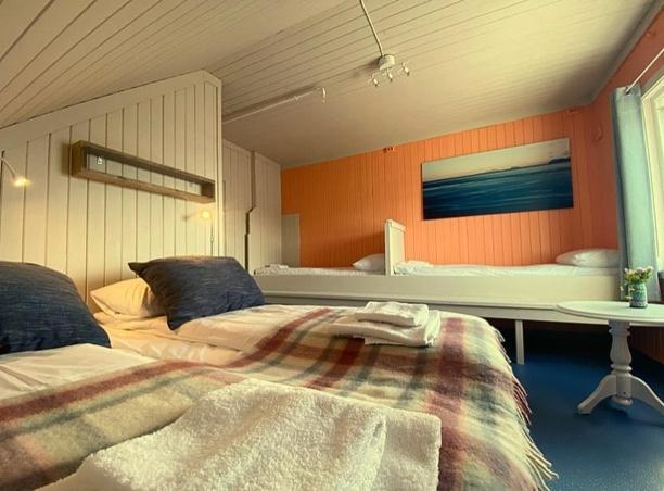 Notnes Midnattsol Guesthouse Skrova Екстериор снимка
