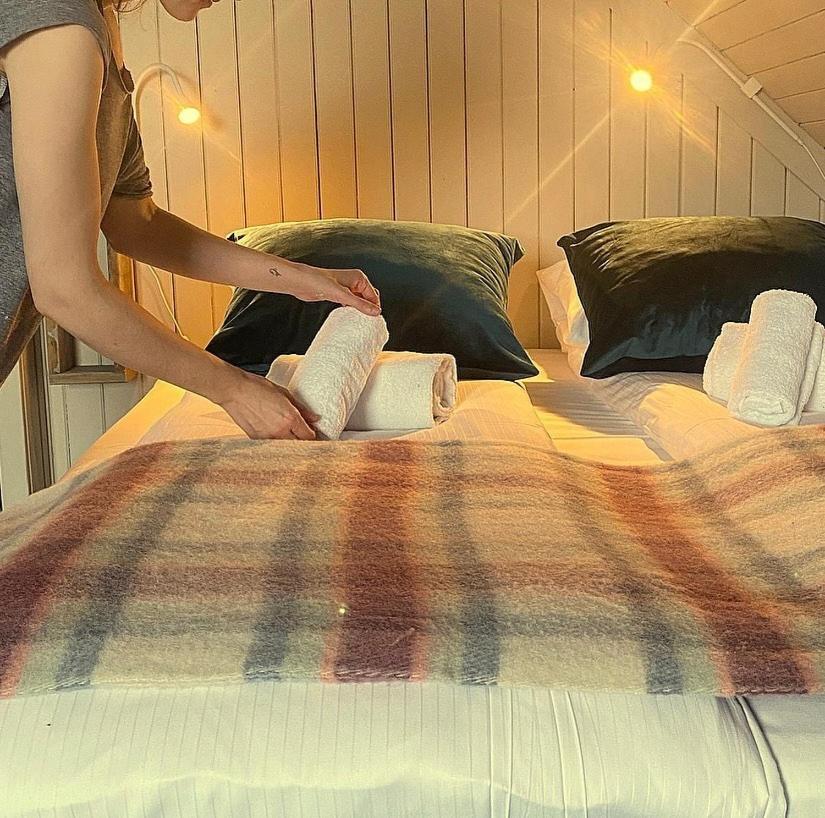 Notnes Midnattsol Guesthouse Skrova Екстериор снимка