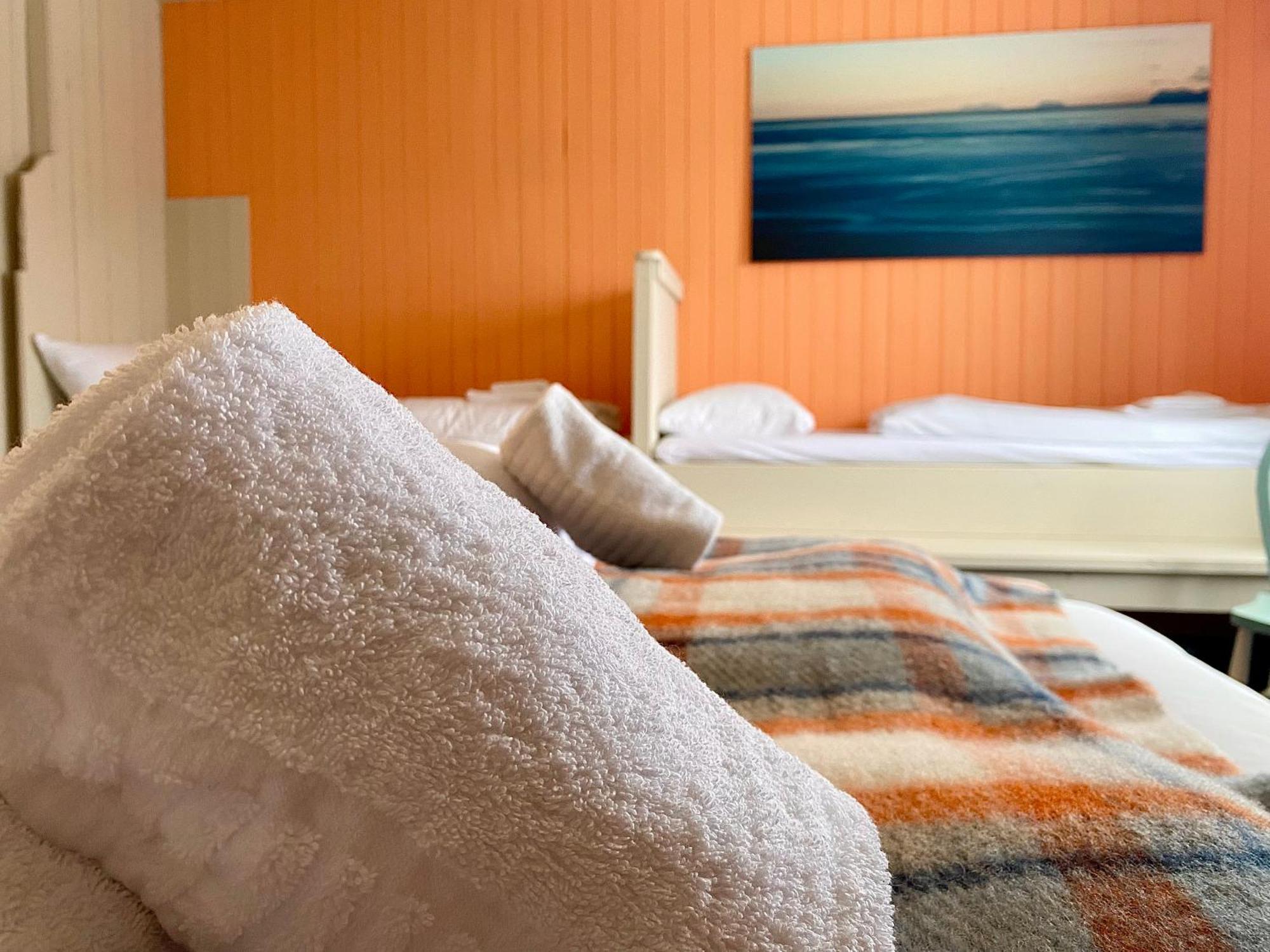 Notnes Midnattsol Guesthouse Skrova Екстериор снимка