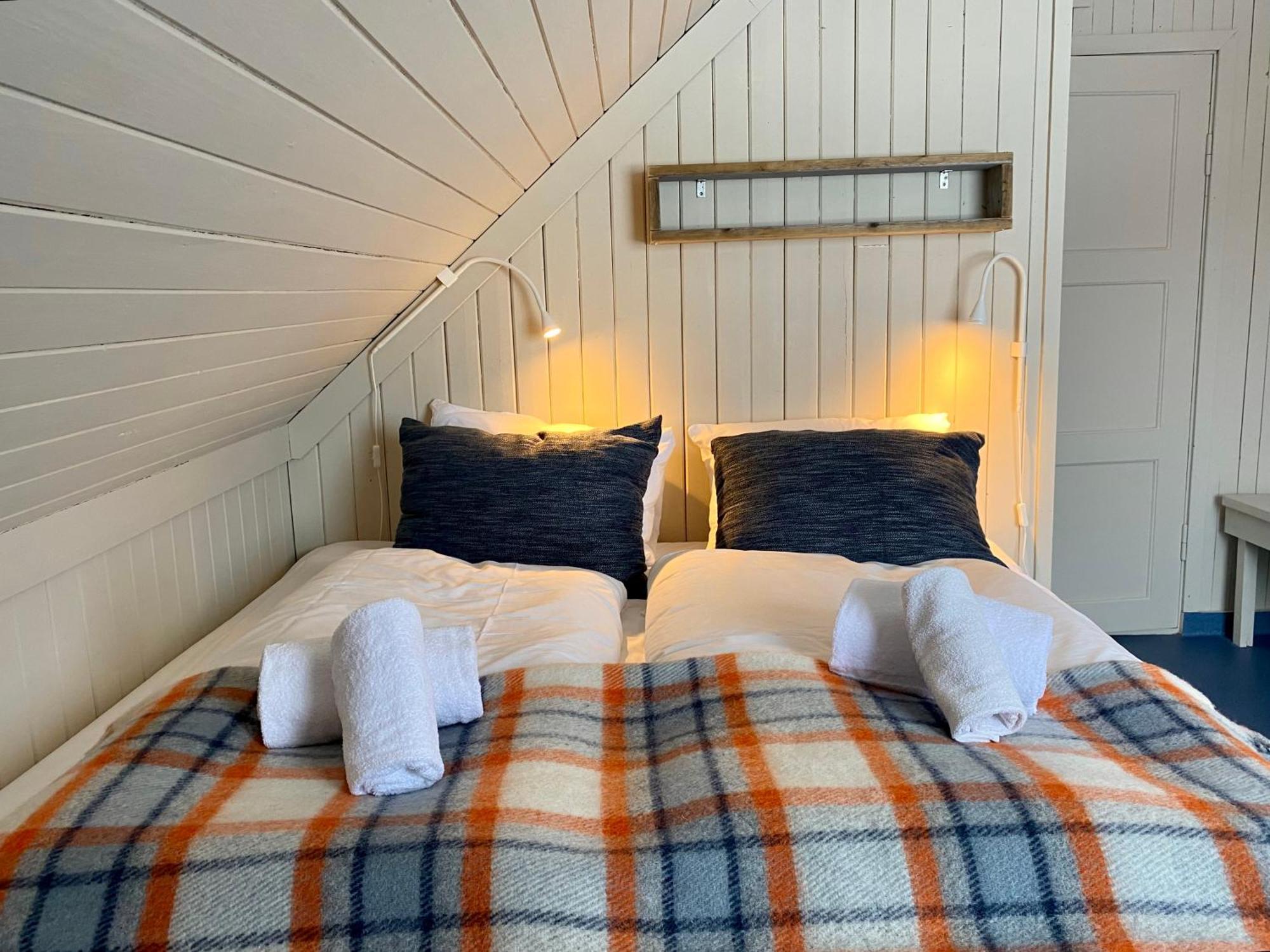 Notnes Midnattsol Guesthouse Skrova Екстериор снимка