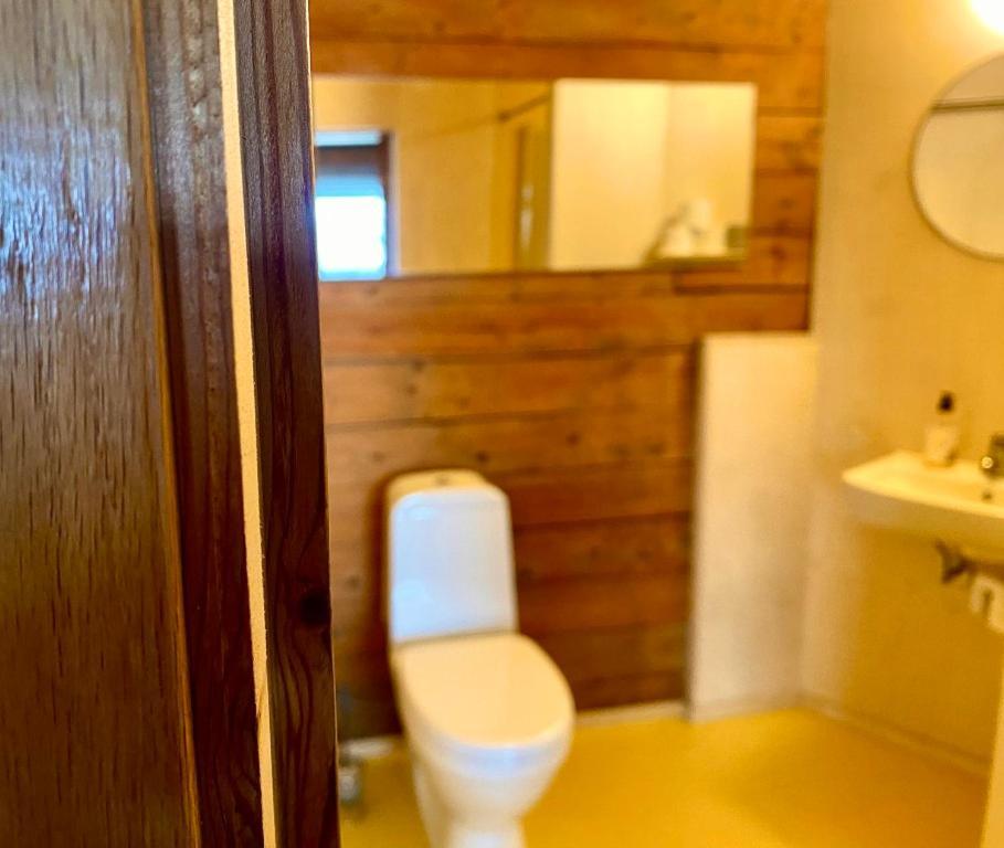 Notnes Midnattsol Guesthouse Skrova Екстериор снимка
