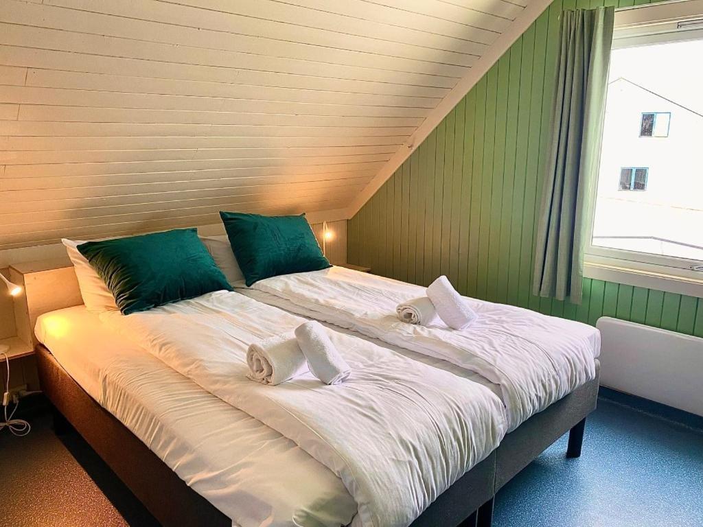 Notnes Midnattsol Guesthouse Skrova Екстериор снимка