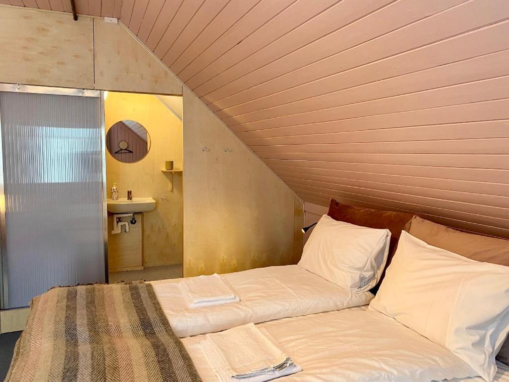 Notnes Midnattsol Guesthouse Skrova Екстериор снимка