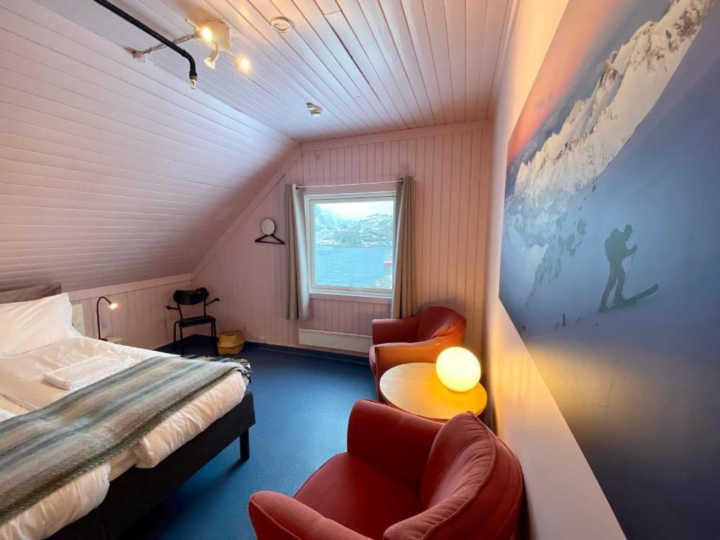 Notnes Midnattsol Guesthouse Skrova Екстериор снимка