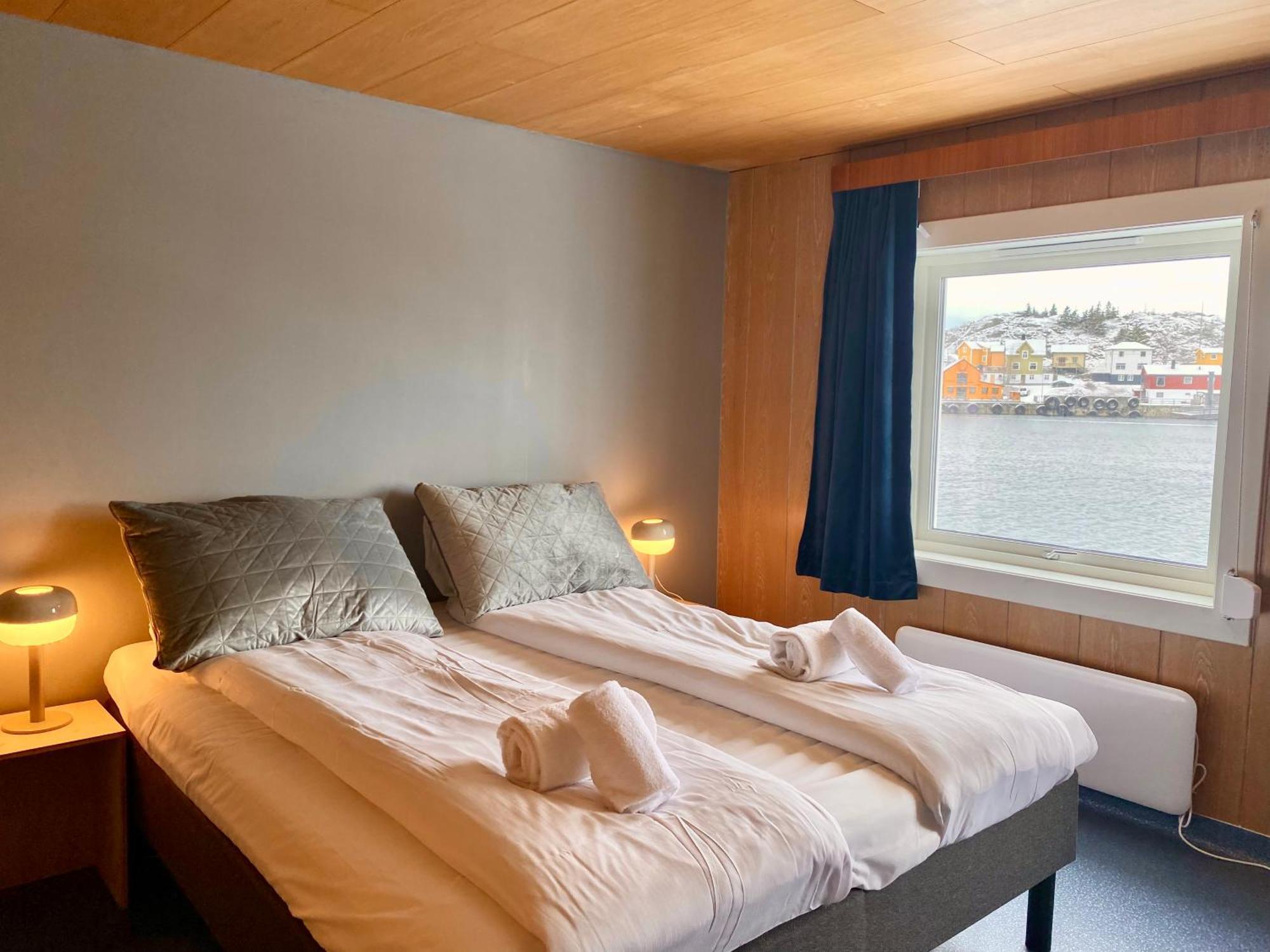 Notnes Midnattsol Guesthouse Skrova Екстериор снимка