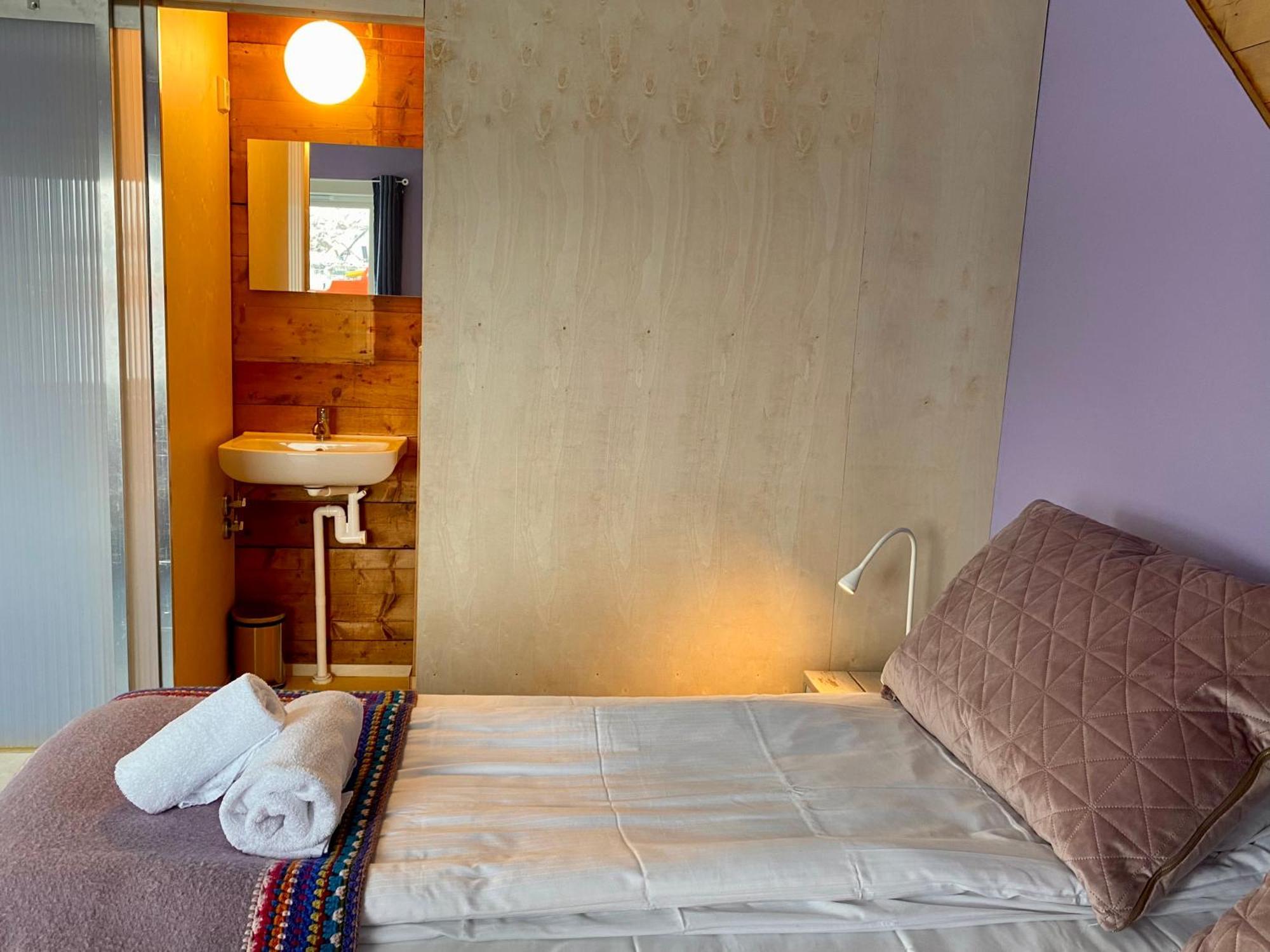 Notnes Midnattsol Guesthouse Skrova Екстериор снимка