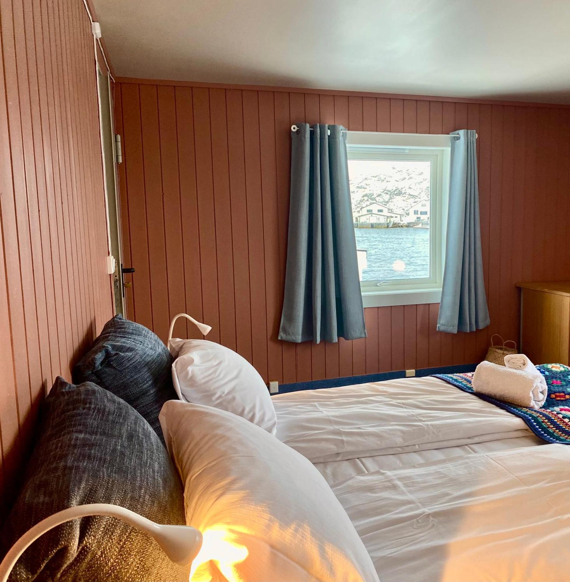 Notnes Midnattsol Guesthouse Skrova Екстериор снимка